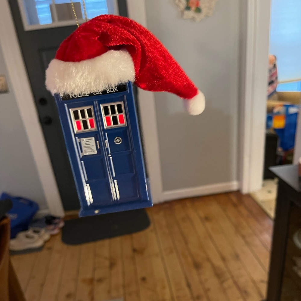 Dr who Tardis lighted ornament